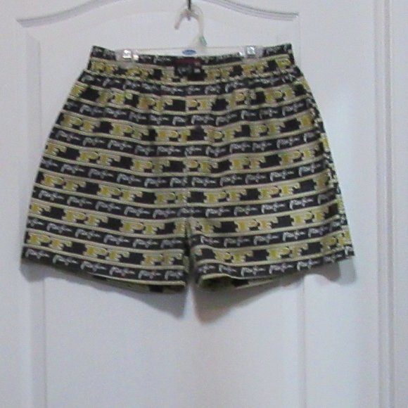 Add To a Bundle of $25.00 and pay $10.00 shorts Farm Phat - Medium 32/ 34 - Picture 7 of 9